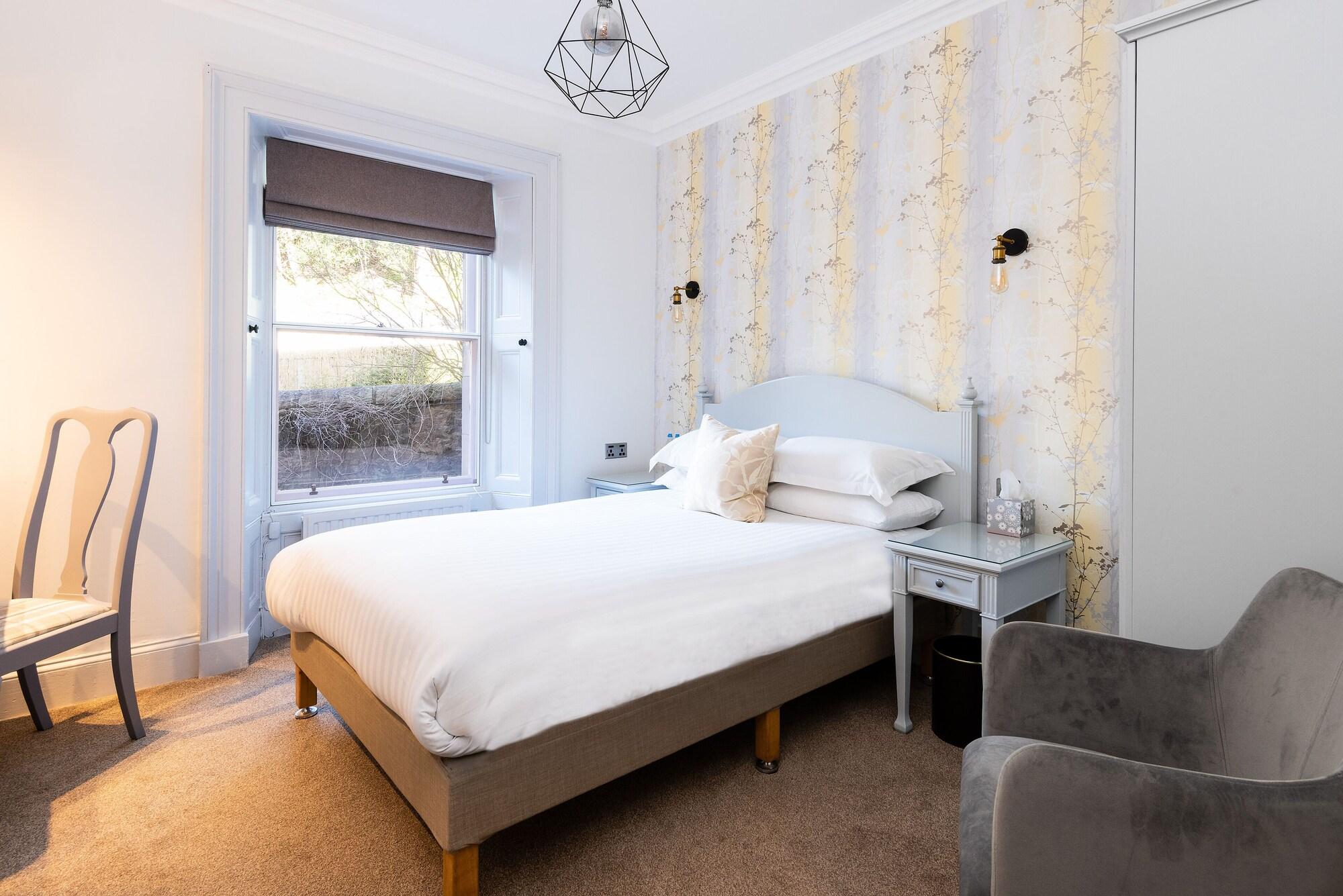 Sunbank House Metro Hotel 4*