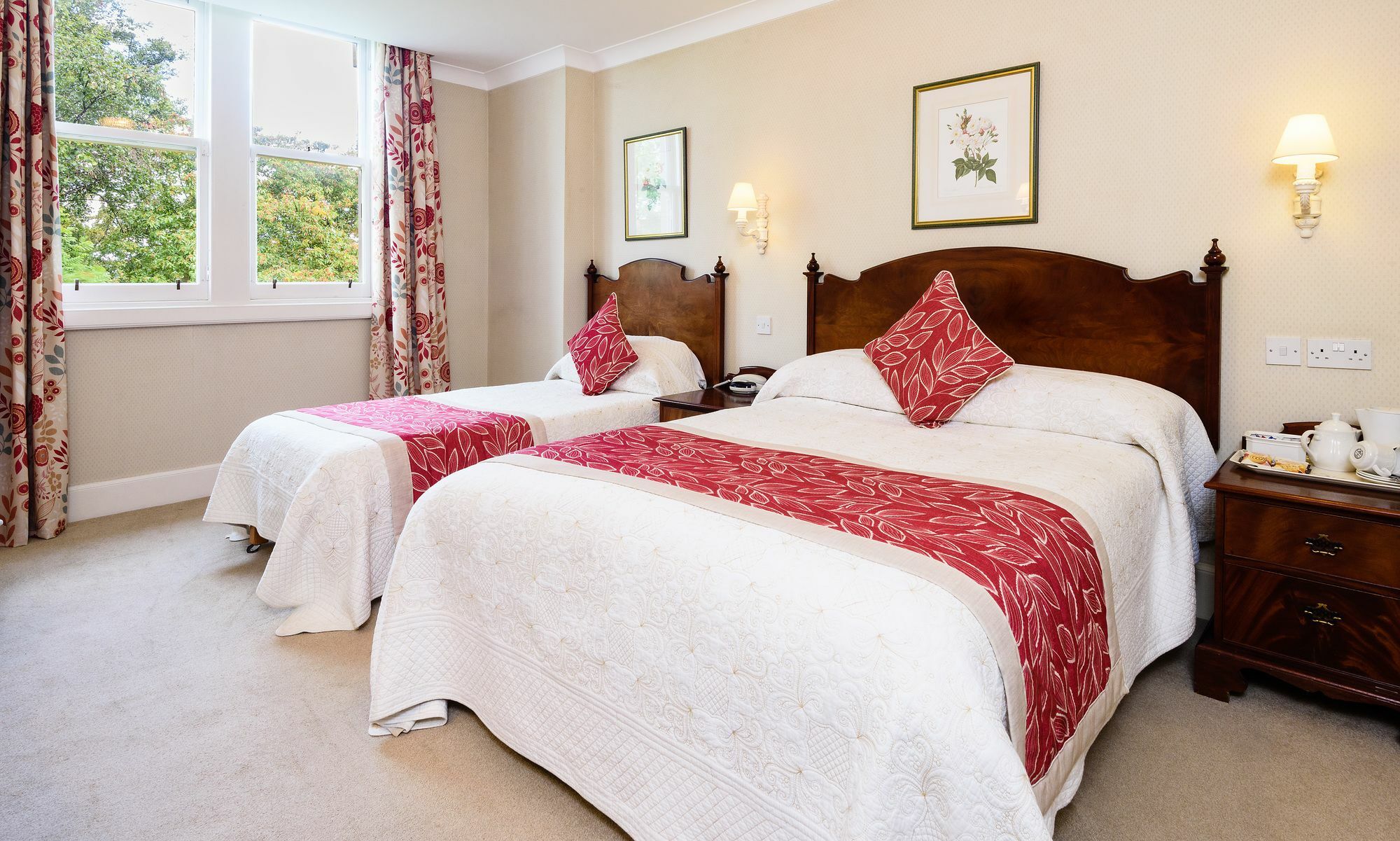 Sunbank House Metro Hotel 4*